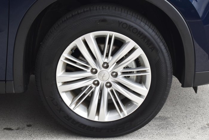 2023 Mitsubishi Outlander ES