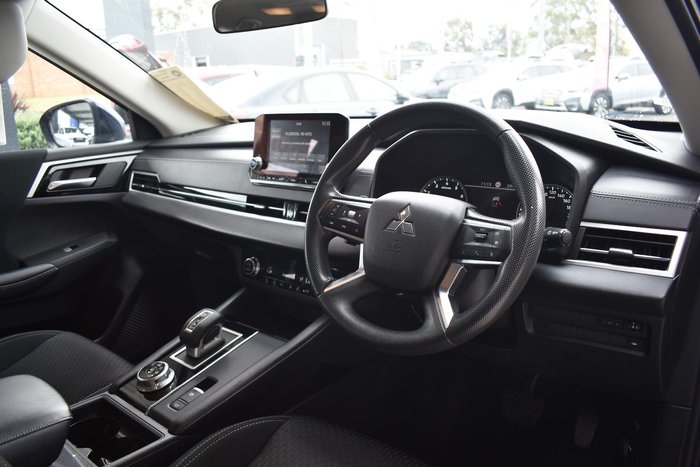 2023 Mitsubishi Outlander ES