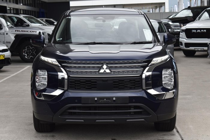 2023 Mitsubishi Outlander ES