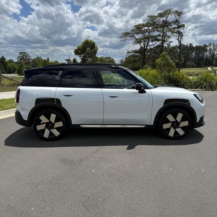 2025 MINI Countryman S Favoured