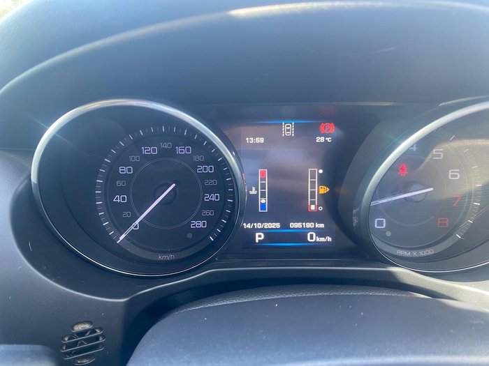 2016 Jaguar XE 25t R-Sport