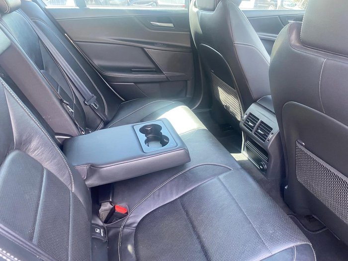 2016 Jaguar XE 25t R-Sport