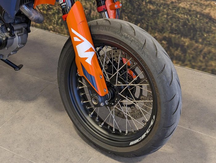 2023 KTM 690 SMC R SMC Orange