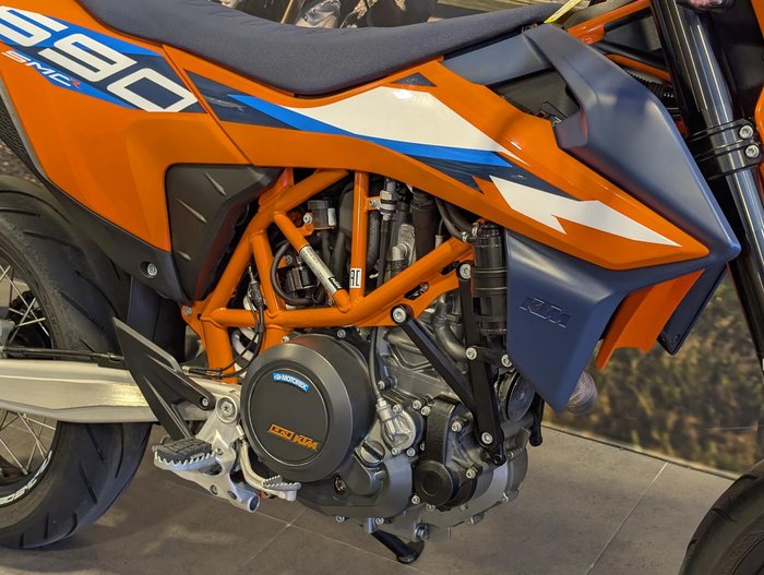 2023 KTM 690 SMC R SMC Orange