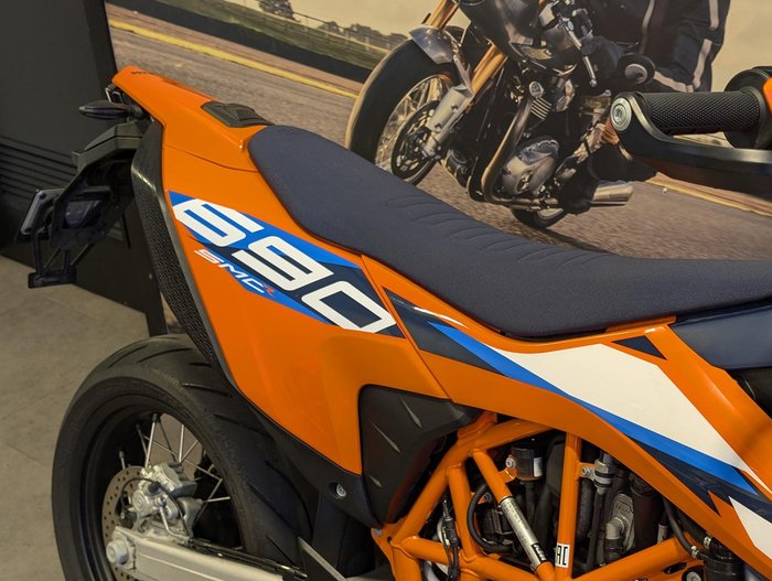 2023 KTM 690 SMC R SMC Orange
