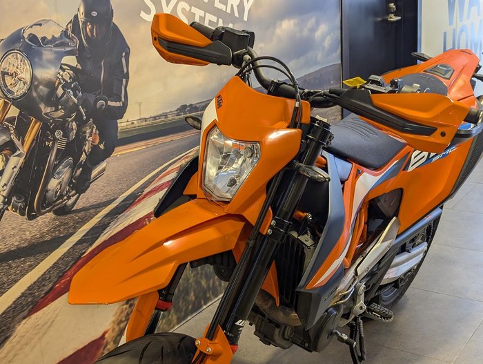 2023 KTM 690 SMC R SMC Orange