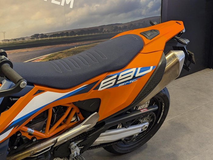2023 KTM 690 SMC R SMC Orange