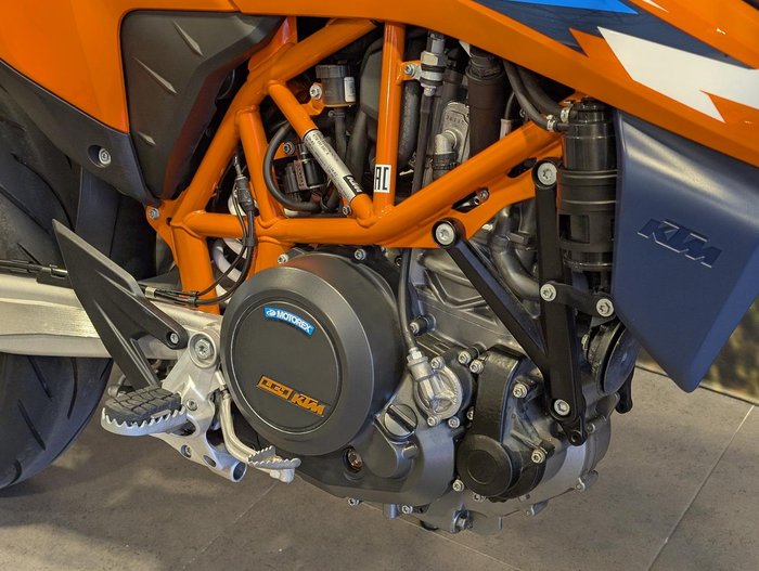 2023 KTM 690 SMC R SMC Orange