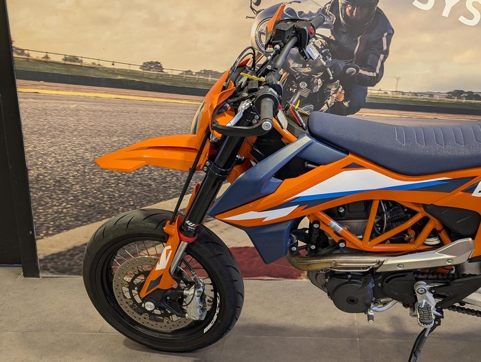 2023 KTM 690 SMC R SMC Orange