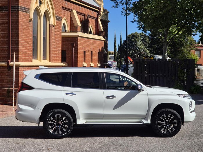 2022 Mitsubishi Pajero Sport GLS