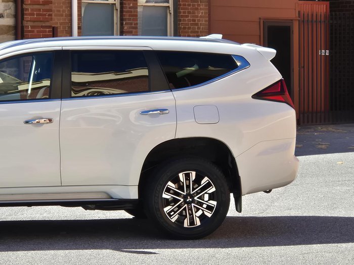 2022 Mitsubishi Pajero Sport GLS