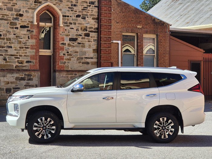 2022 Mitsubishi Pajero Sport GLS