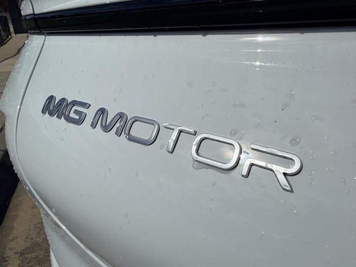 2025 MG IM5 Premium P12L MY25 Athena White