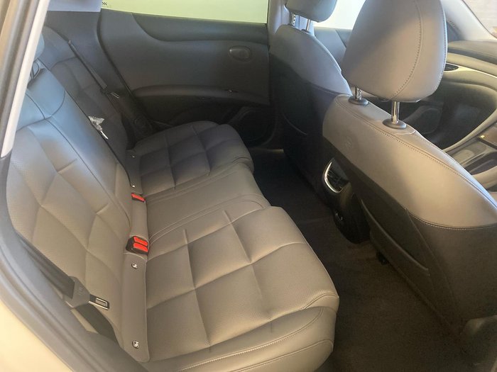 2025 MG IM5 Premium P12L MY25 Athena White