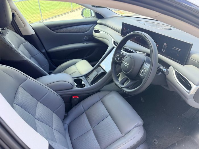 2025 MG IM5 Premium P12L MY25 Athena White