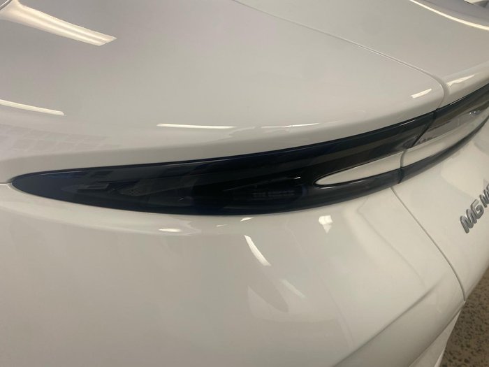 2025 MG IM5 Premium P12L MY25 Athena White