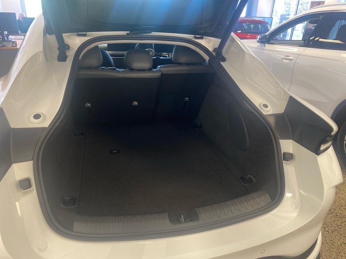 2025 MG IM5 Premium P12L MY25 Athena White