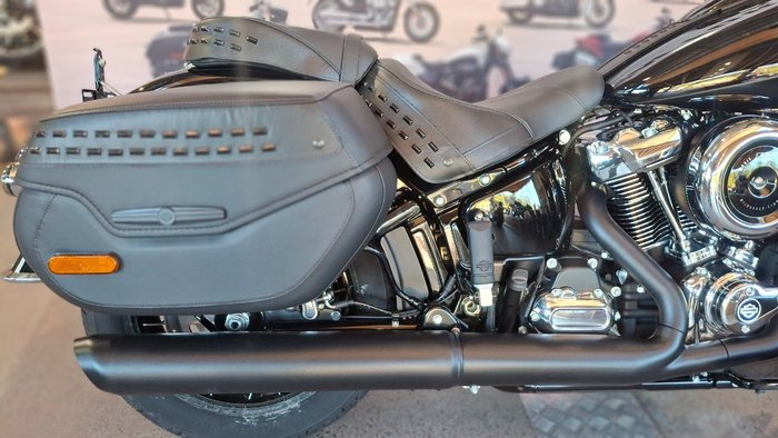 2025 Harley-davidson FLHC HERITAGE CLASSIC (117) Vivid Black