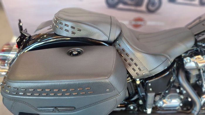 2025 Harley-davidson FLHC HERITAGE CLASSIC (117) Vivid Black