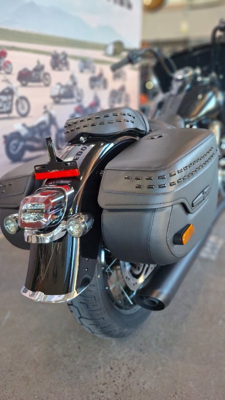 2025 Harley-davidson FLHC HERITAGE CLASSIC (117) Vivid Black