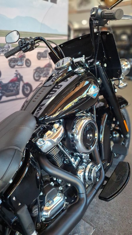 2025 Harley-davidson FLHC HERITAGE CLASSIC (117) Vivid Black