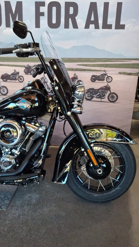 2025 Harley-davidson FLHC HERITAGE CLASSIC (117) Vivid Black