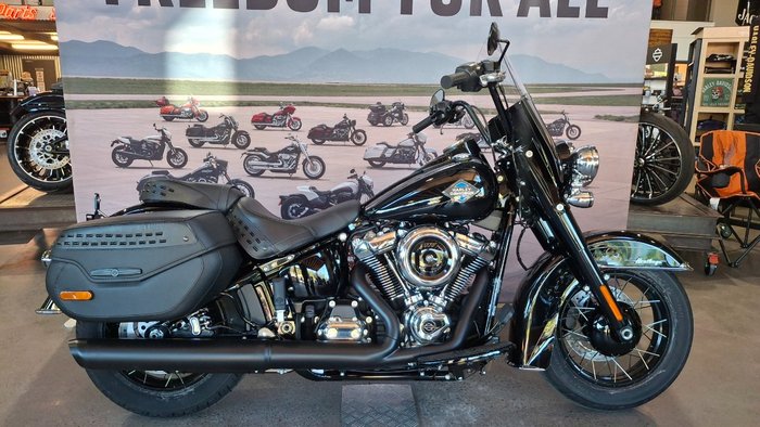 2025 Harley-davidson FLHC HERITAGE CLASSIC (117) Vivid Black