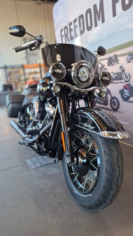 2025 Harley-davidson FLHC HERITAGE CLASSIC (117) Vivid Black