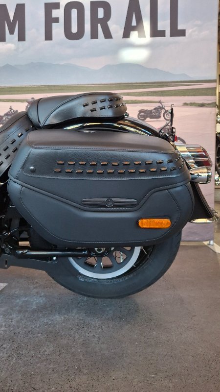 2025 Harley-davidson FLHC HERITAGE CLASSIC (117) Vivid Black