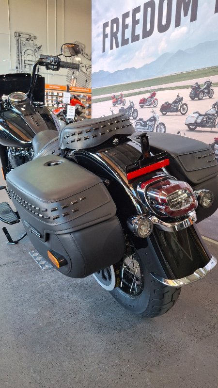 2025 Harley-davidson FLHC HERITAGE CLASSIC (117) Vivid Black