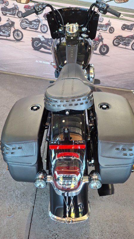 2025 Harley-davidson FLHC HERITAGE CLASSIC (117) Vivid Black
