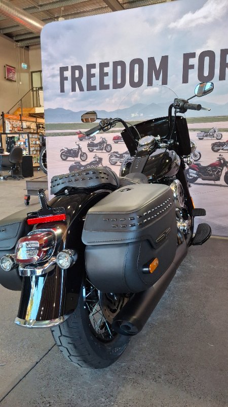 2025 Harley-davidson FLHC HERITAGE CLASSIC (117) Vivid Black