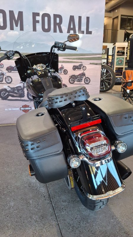 2025 Harley-davidson FLHC HERITAGE CLASSIC (117) Vivid Black