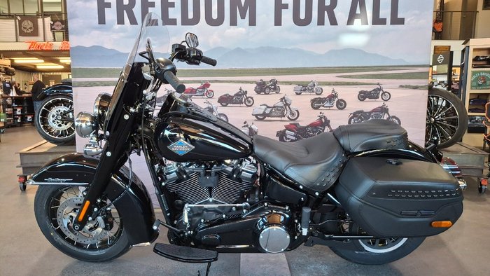 2025 Harley-davidson FLHC HERITAGE CLASSIC (117) Vivid Black