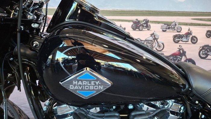 2025 Harley-davidson FLHC HERITAGE CLASSIC (117) Vivid Black