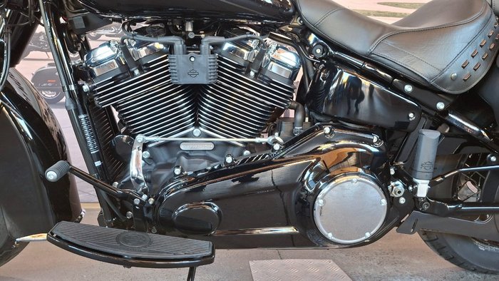 2025 Harley-davidson FLHC HERITAGE CLASSIC (117) Vivid Black