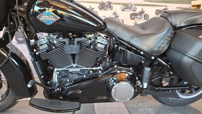 2025 Harley-davidson FLHC HERITAGE CLASSIC (117) Vivid Black