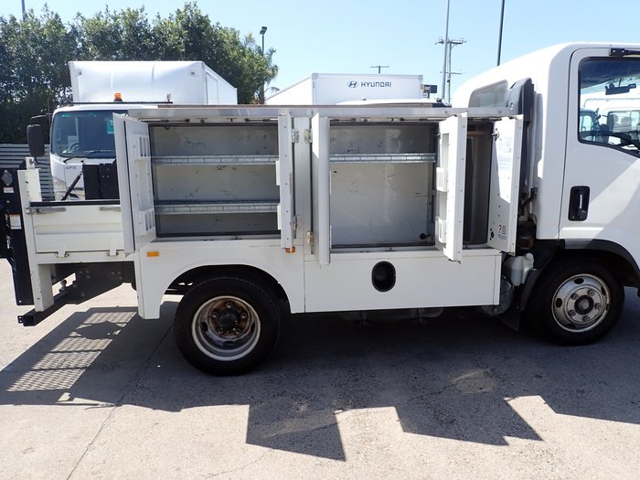 2018 ISUZU NLR 45-150 WHITE