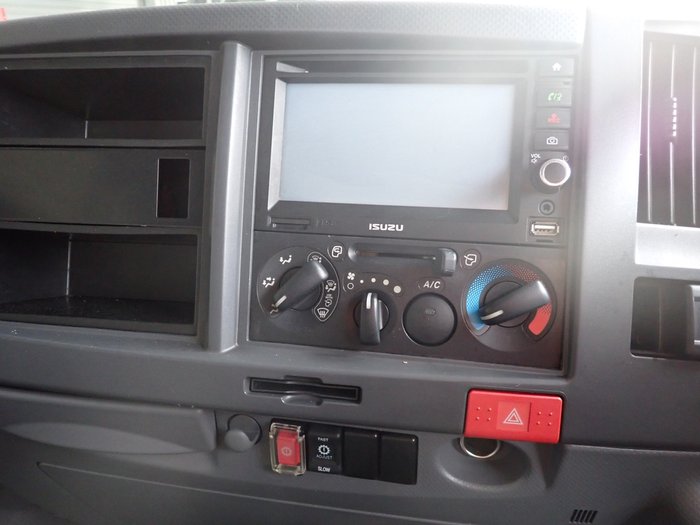 2018 ISUZU NLR 45-150