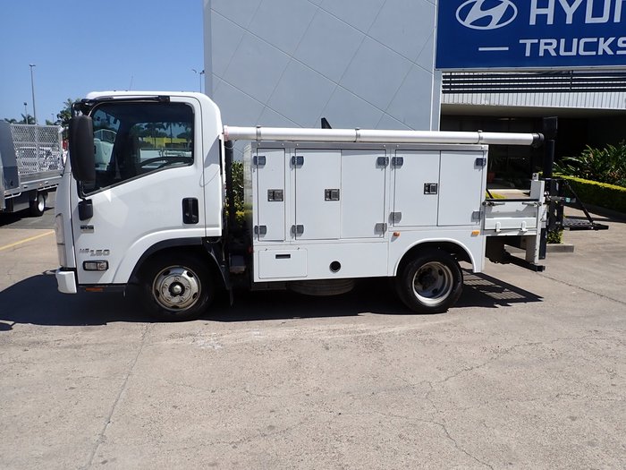 2018 ISUZU NLR 45-150 WHITE