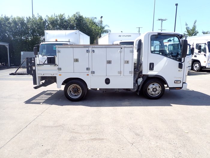 2018 ISUZU NLR 45-150 WHITE