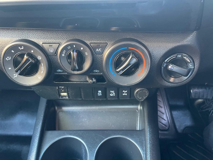 2019 Toyota Hilux SR