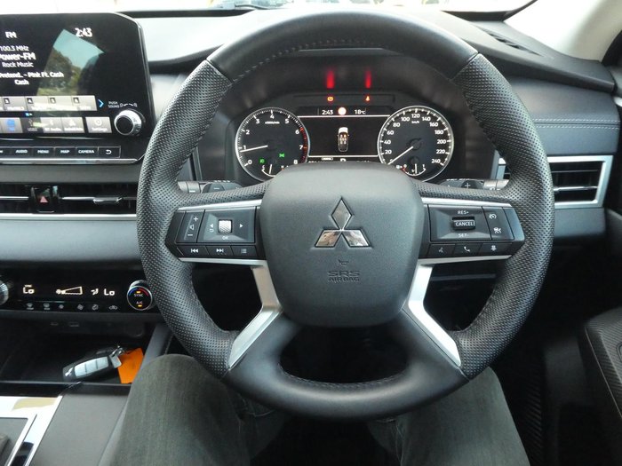 2023 Mitsubishi Outlander LS