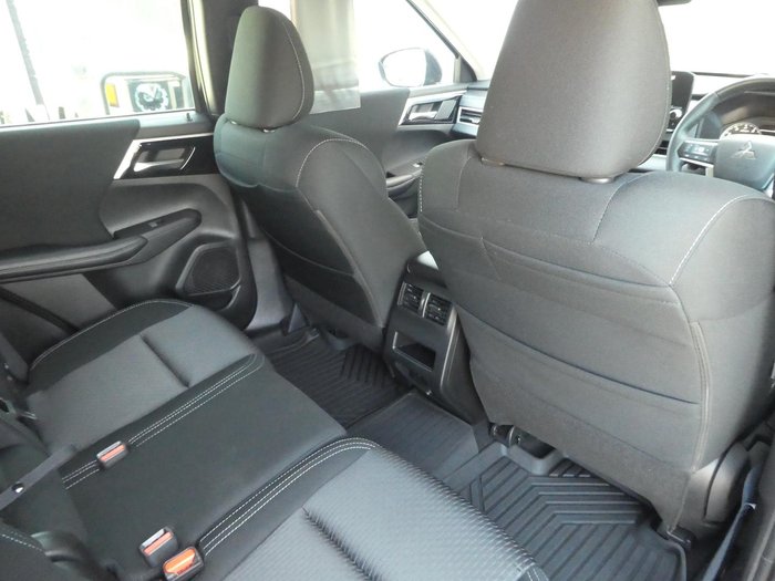 2023 Mitsubishi Outlander LS