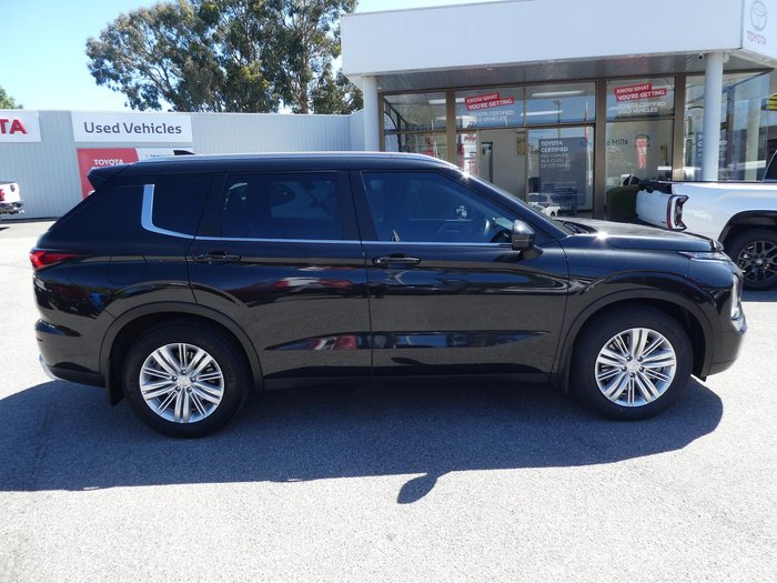 2023 Mitsubishi Outlander LS