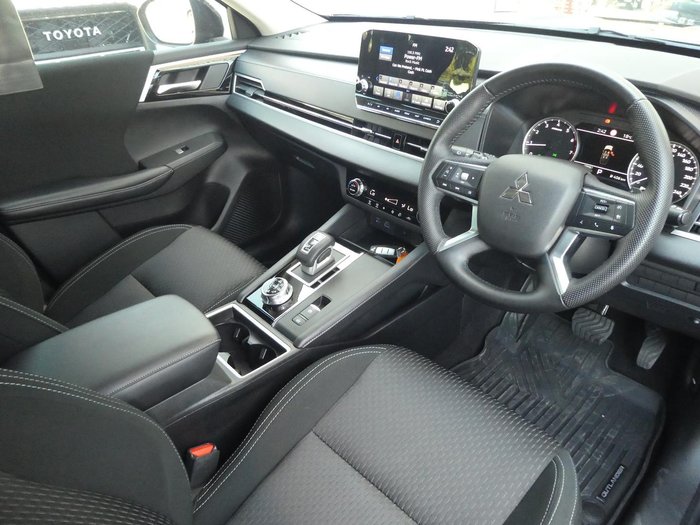 2023 Mitsubishi Outlander LS