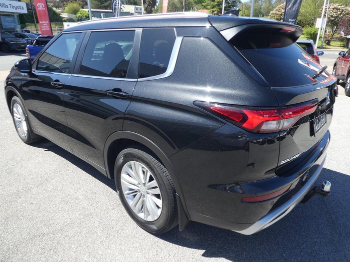 2023 Mitsubishi Outlander LS