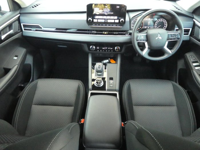 2023 Mitsubishi Outlander LS