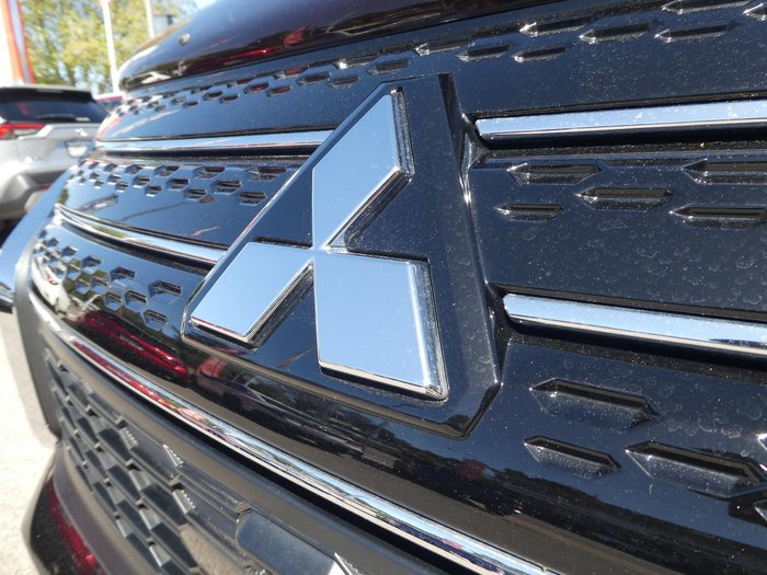 2023 Mitsubishi Outlander LS