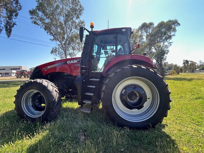2018 CASE IH Magnum 310 Ultimate Red
